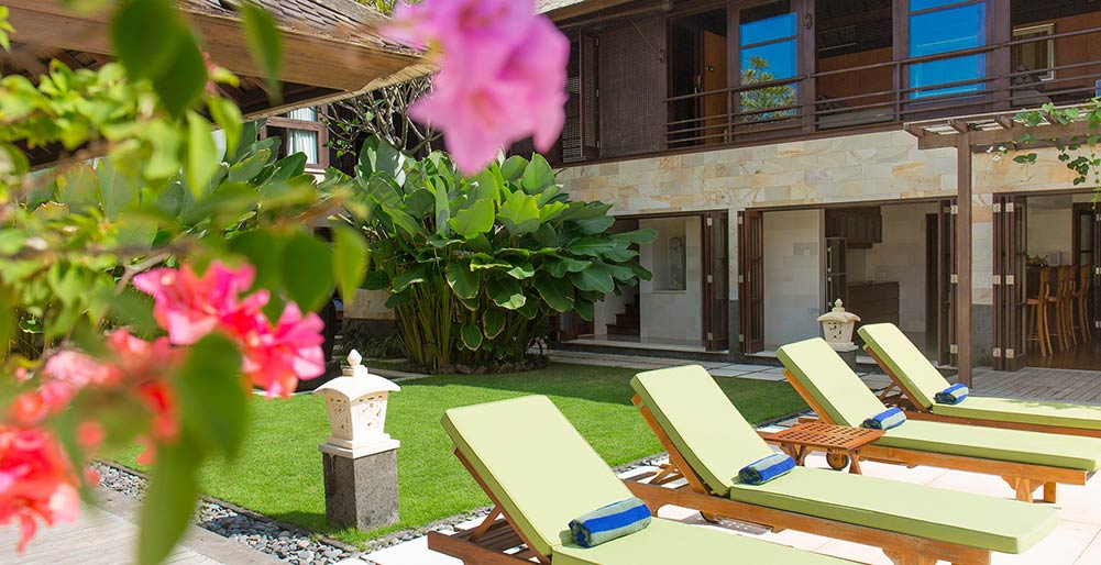 Villa Bayu Gita Residence - Deckchairs and garden